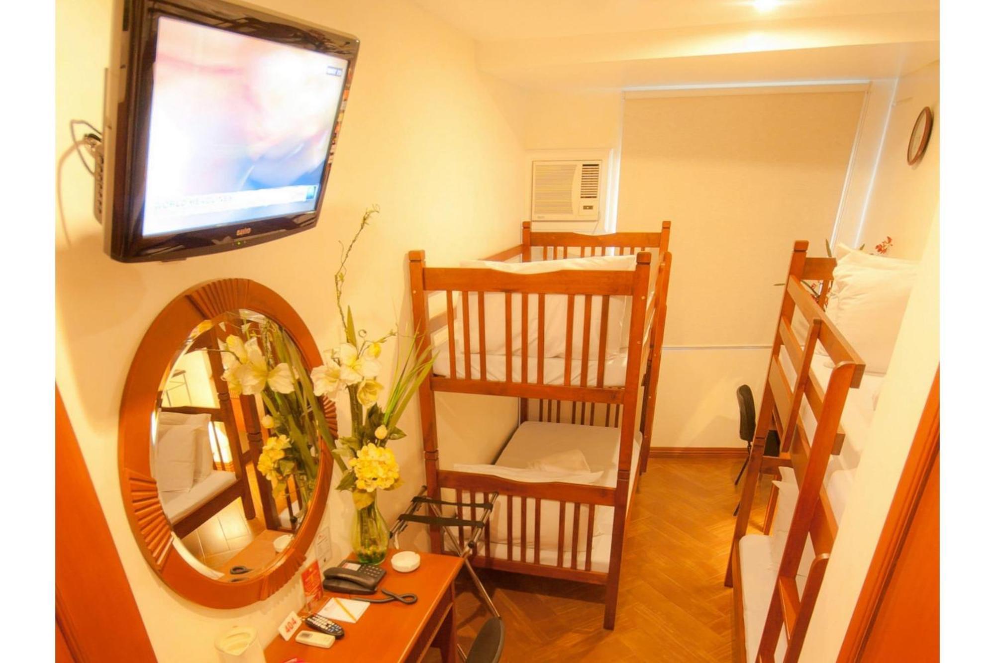 Townhouse Oak Avitel Hotel Near Osmena Highway, Pnr Pasay Station, Metro Manila Makati City Extérieur photo