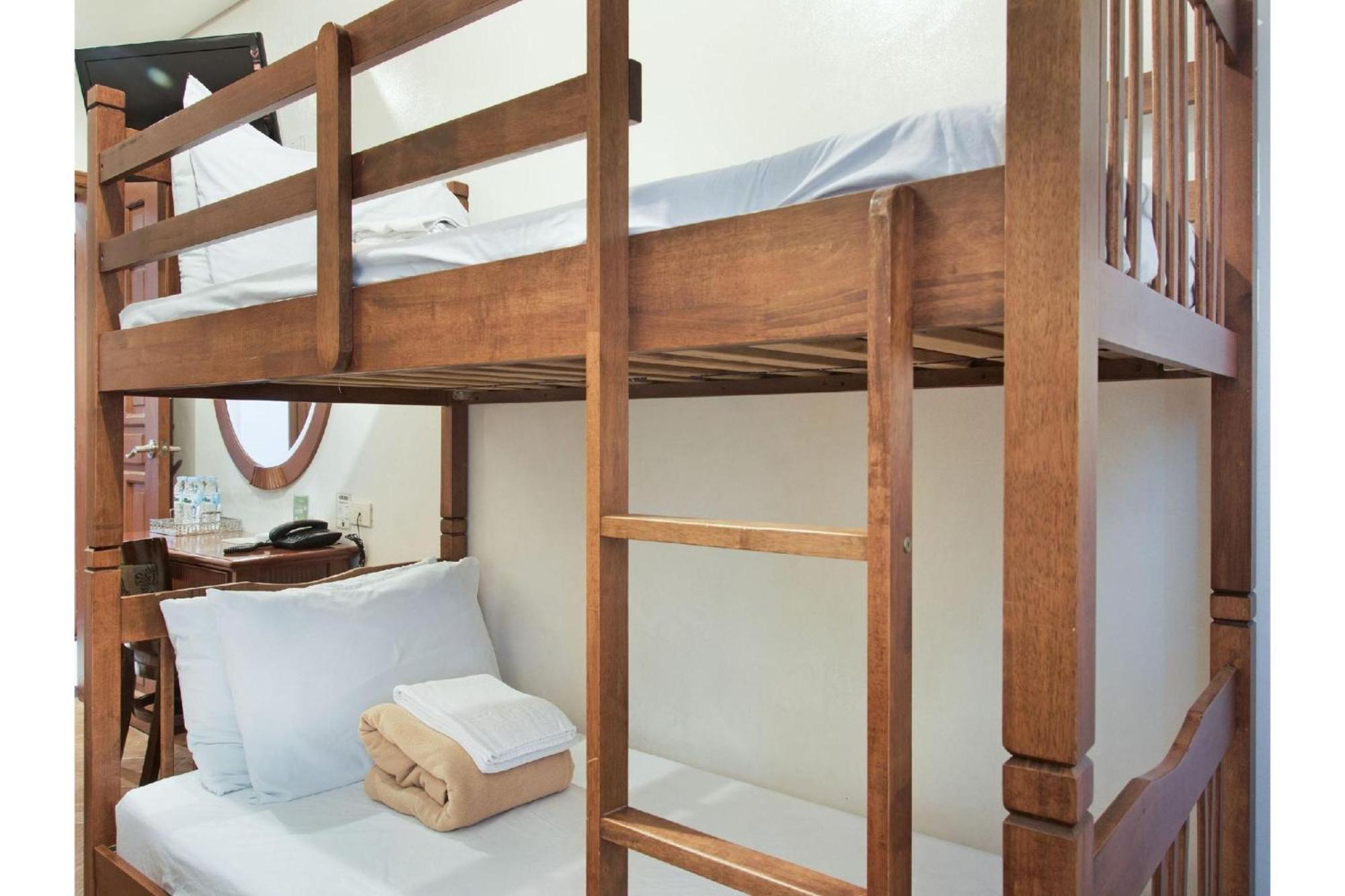 Townhouse Oak Avitel Hotel Near Osmena Highway, Pnr Pasay Station, Metro Manila Makati City Extérieur photo