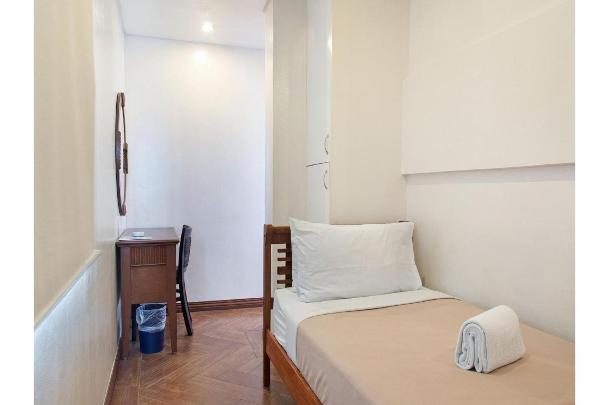Townhouse Oak Metro Manila Near Osmena Highway Pnr Pasay Formerly Avitel Hotel Makati City Extérieur photo