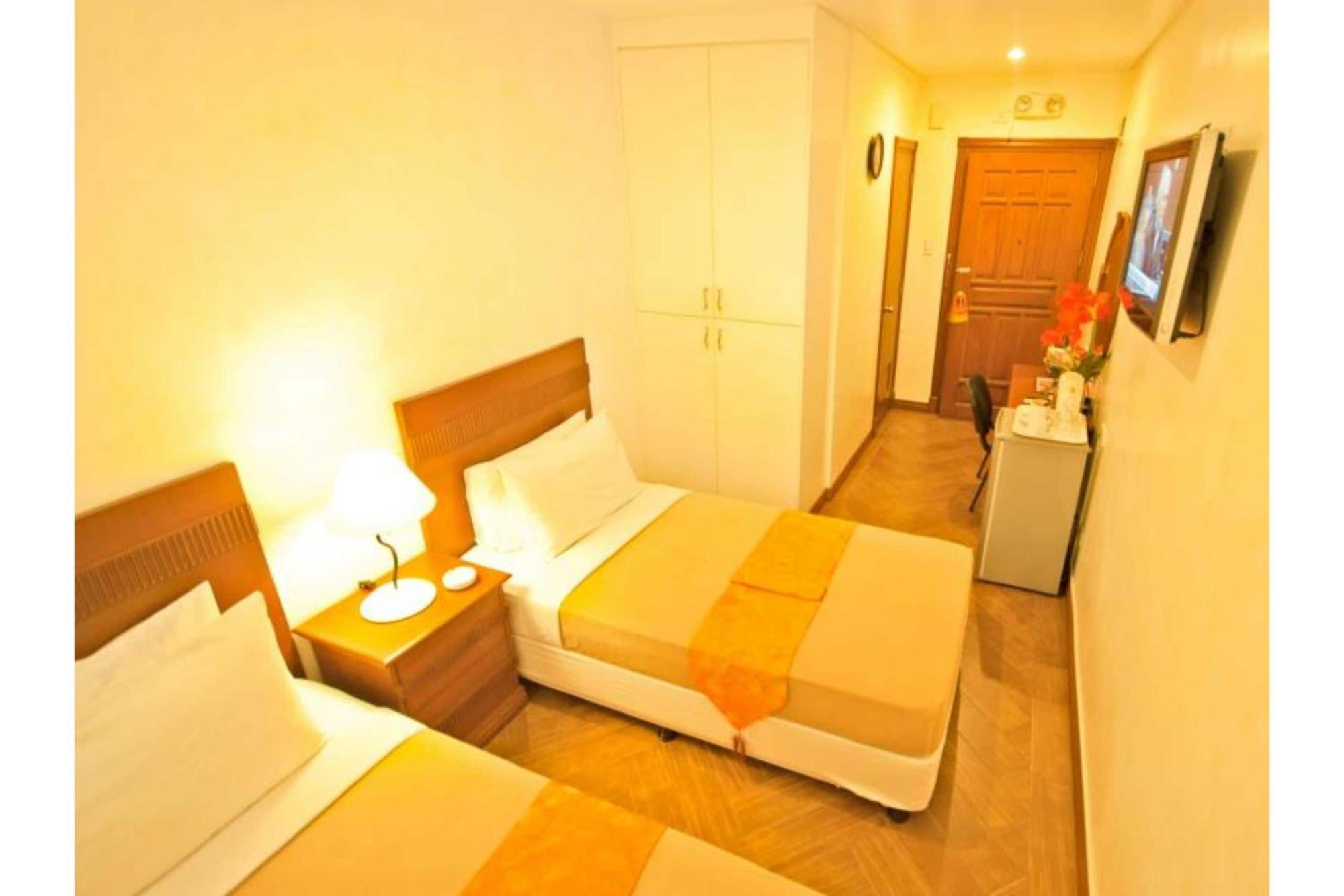 Townhouse Oak Metro Manila Near Osmena Highway Pnr Pasay Formerly Avitel Hotel Makati City Extérieur photo