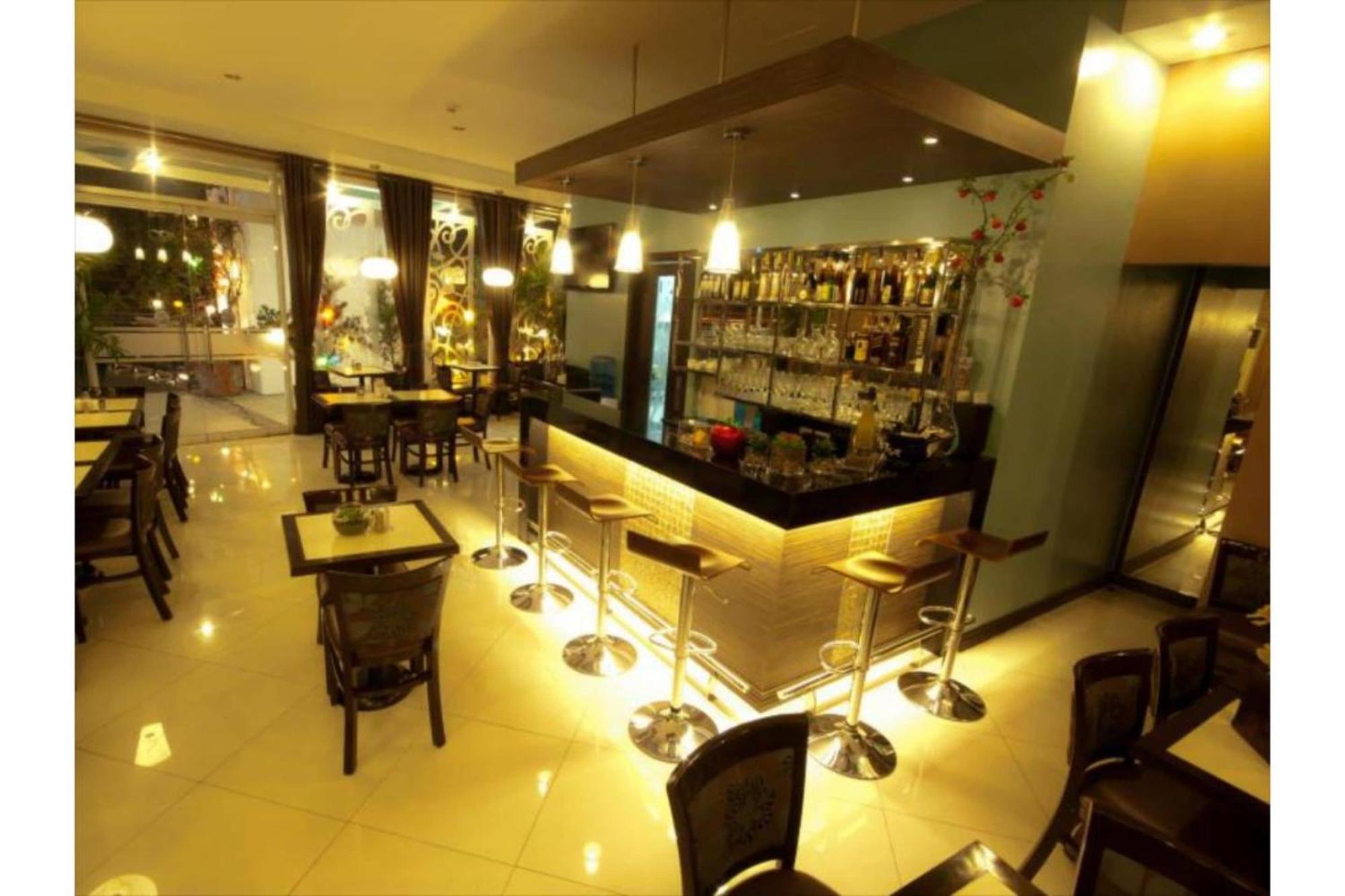 Townhouse Oak Metro Manila Near Osmena Highway Pnr Pasay Formerly Avitel Hotel Makati City Extérieur photo